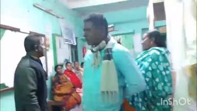 জামালপুর: পানীয় জলের দাবি নিয়ে পঞ্চায়েতে ঢুকে বালতি হাতে অভিনব বিক্ষোভ দেখালো মহিলারা আঝাপুর পঞ্চায়েতেয়ে