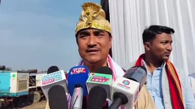 সোণাৰি: চ্যুকাফা ক্ষেত্ৰত অনুষ্ঠিত চৰাইদেউ মহোৎসৱত অংশগ্ৰহণ বিধায়ক ধৰ্মেশ্বৰ কোঁৱৰৰ