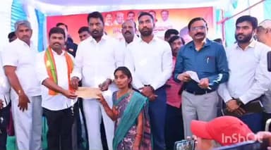 కొడిమ్యాల: కొండగట్టు అగ్ని ప్రమాద బాధిత కుటుంబాలకు చెక్కుల పంపిణీ చేసిన మంత్రి, స్థానిక ఎమ్మెల్యే మరియు జిల్లా కలెక్టర్