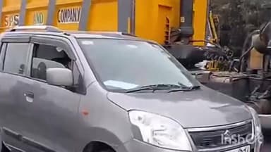 भोगांव: बेवर क्षेत्र में ट्रक ने कार को मारी टक्कर, ओवरटेक करते समय हुआ हादसा, कार में सवार लोग बाल-बाल बचे