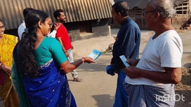 রায়না ১: উন্নয়নের পাঁচালীর কার্ড বিলির মাধ্যমে ভগবতীপুর এলাকায় জনসংযোগ কর্মসূচির আয়োজনের উপস্থিত থাকলেন বিধায়িকা শম্পা ধারা