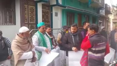 जगदीशपुर: राजद युवा नेता किशोर कुणाल ने बड़ी मस्जिद के पास मुस्लिम समुदाय से मुलाकात कर, दही चुरा भोज में आने का दिया आमंत्रण