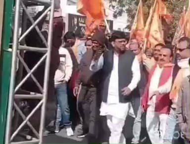 अकबरपुर: अकबरपुर के बीएन इंटर कॉलेज में विराट हिंदू सम्मेलन आयोजित, बड़ी संख्या में लोग शामिल हुए