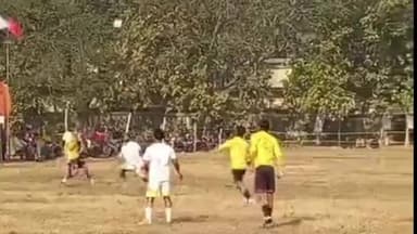 निचलौल: सिसवा में ठाकुर यादवेंद्र सिंह स्मारक फुटबॉल टूर्नामेंट के फाइनल में पटना और असम की टीमें पहुंची