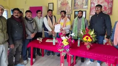 आज़मनगर: बाबा गोरखनाथ धाम मंदिर पहुंचे राजस्व एवं भूमि सुधार विभाग के अपर सचिव डॉ महेंद्र पाल किए पूजा अर्चना