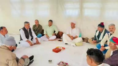 खींवसर: खींवसर विधायक रेवंतराम डांगा ने पूर्व सांसद भानुप्रकाश मिर्धा के निधन पर पुष्प अर्पित कर संवेदना व्यक्त की