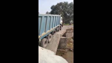 रफीगंज: बड़ा हादसा टला: बौर बहादुरपुर के पास ओवरलोड हाइवा के चढ़ते ही पुलिया हुई ध्वस्त
