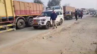 कोईलवर: कोईलवर–छपरा फोरलेन पर दूसरे दिन भी जाम का सिलसिला जारी, पुलिस सड़क पर उतरकर कर रही है मशक्कत