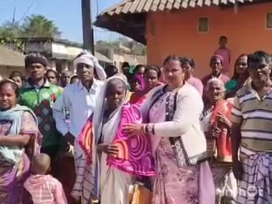 घाटशिला: जिला परिषद सदस्य देवयानी मुर्मू ने बांकी पंचायत के पुखुरिया गांव में 250 जरूरतमंदों को कंबल वितरित किए