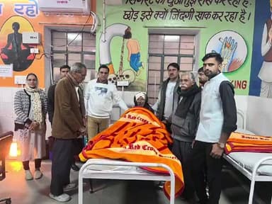 मूंडवा: मूंडवा के राजकीय सामुदायिक स्वास्थ्य केंद्र में 20 कंबल का सहयोग रेड क्रॉस सोसाइटी द्वारा किया गया