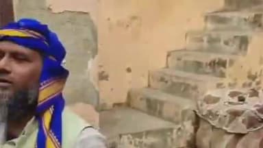 बुढ़ाना: भीम आर्मी के जिला संगठन मंत्री नसीम अंसारी ने ठंड से बचाव के लिए लोगों को नि:शुल्क कंबल वितरित किए