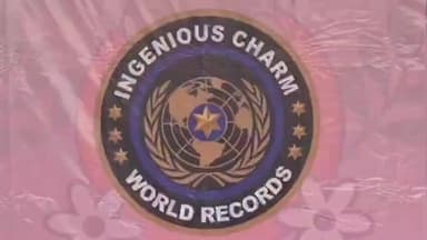 ஓசூர்: அதியமான் பொறியியல் கல்லூரி மாணவிகள் பங்கேற்று "பெண் குழந்தையை காப்போம்" என்ற முன்னெடுப்பில் பெண் பாலினை சின்னத்தின் குறியீடு வடிவில் உலக சாதனை