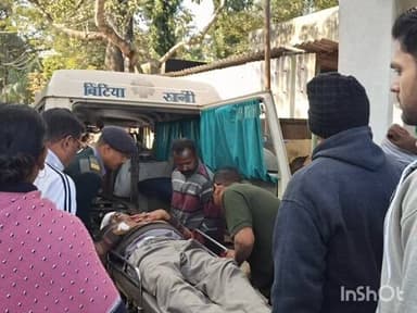 घाटशिला: मऊभंडार में स्वर्णरेखा पुल के पास स्कूटर से गिरने से एक बुजुर्ग गंभीर रूप से घायल