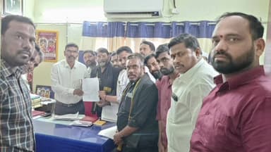 ధర్మపురి: పట్టణంలో ఓట్ల జాబితాలో తప్పులతరాక ఉన్నదని వాటిని సారి చేయాలని కోరుతూ జిల్లా అడిషనల్ కలెక్టర్ రాజా గౌడ్ వినతి