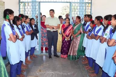 దోమకొండ: సీతారాంపల్లిలో కస్తూర్బా గాంధీ బాలిక విద్యాలయాన్ని సందర్శించి, మౌలిక సదుపాయాల గురించి తెలుసుకున్న : జిల్లా కలెక్టర్