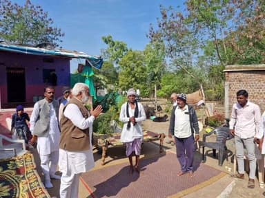 नरसिंहगढ़: नरसिंहगढ़ विधायक मोहन शर्मा ने मवासा, साका श्याम बरोड़ी और जमुनिया गोपचौहान में दिवंगतों को श्रद्धांजलि दी