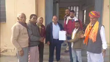 आसीन्द: पापड़िया गांव के वासियों ने एसडीएम को ज्ञापन सौंपा, जल आपूर्ति, शिक्षा व अवैध खनन की समस्याएं उठाईं