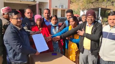 कांडा: मृतक अमितकुमार की मृत्यु के खुलासे की मांग को लेकर कांडा में ग्रामीण व परिजन मिले उपजिलाधिकारी व थानाध्यक्ष से