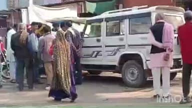 मड़ावरा: मड़ावरा में बस स्टैंड पर बस से बुलेरो कार की टक्कर, बुलेरो कार सवार बाल-बाल बचे