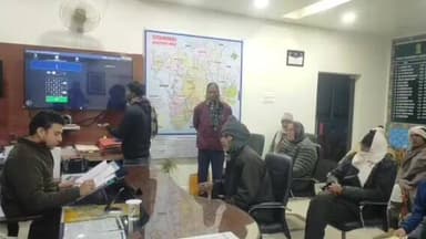 डुमरा: सीतामढ़ी डीएम रिची पांडेय ने लोक शिकायत निवारण अधिनियम के तहत द्वितीय अपील मामलों की सुनवाई की