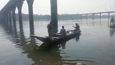 कसरावद: संजय सेतु ब्रिज के नीचे नर्मदा नदी में मिला अज्ञात शव, शिनाख्त में जुटी पुलिस
