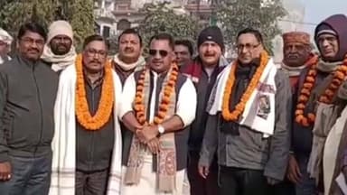 कसिया: कुशीनगर विधायक पीएन पाठक ने बार एसोसिएशन के नवनिर्वाचित पदाधिकारियों को सम्मानित किया