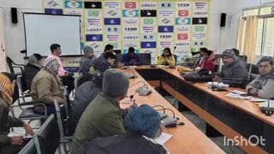 राजमहल: राजमहल प्रखंड सभागार में मनरेगा योजना की समीक्षा बैठक आयोजित, कार्यों में तेज़ी लाने के निर्देश