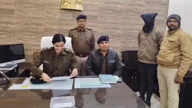 धमदाहा: भवानीपुर थानाध्यक्ष ने लूटकांड का सफल उद्भेदन किया, लूटी गई मोबाइल और लूट में प्रयुक्त बाइक के साथ एक लुटेरा गिरफ्तार