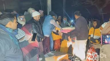 राजमहल: झामुमो नेता केताबुद्दीन शेख ने कटहलबाड़ी भट्टा गांव पहुंचकर अग्नि पीड़ित परिवारों को राहत सामग्री दी