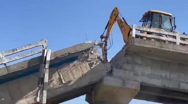 चैनपुर: टाटी नौगाई नदी पर बना ₹2 करोड़ का पुल ध्वस्त, गुणवत्ता पर उठे सवाल