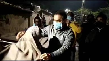 इस्माइलपुर: पूस की आधी रात में नवगछिया प्रखंड के बीडीओ ने गरीब और जरूरतमंद लोगों को कंबल बांटे