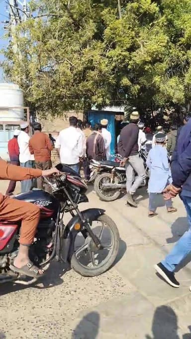 अशोक नगर के बाद अब चंदेरी में सड़कों से हटेगा अतिक्रमण प्रशासन कर रहा चुना डालकर लाइनिंग देखें लाइव
Collector Ashok Naga...