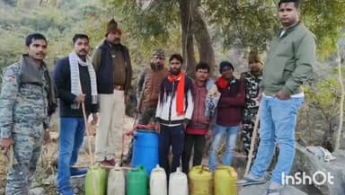 मदनपुर: सलैया थाना पुलिस ने पिरवा गांव के पास चाल्हो पहाड़ पर छापेमारी कर 185 लीटर महुआ शराब के साथ 3 लोगों को किया गिरफ्तार