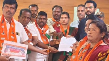 ಕೊಪ್ಪಳ: ನಗರದ ಜಿಲ್ಲಾಡಳಿತ ಭವನ ಮುಂದೆ ಭಾರತೀಯ ಜನತಾ ಪಾರ್ಟಿ ಕೊಪ್ಪಳ ಜಿಲ್ಲಾ ಮತ್ತು ಮಹಿಳಾ ಮೋರ್ಚಾದಿಂದ ಪ್ರತಿಭಟನೆ