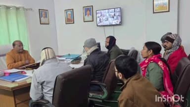 रानीश्वर: रानीश्वर बीडीओ श्री राजेश कुमार सिन्हा ने प्रखंड कार्यालय में कनीय अभियंता व पंचायत सचिवों के साथ की बैठक