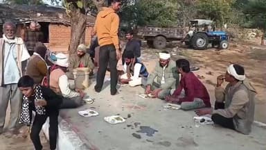 बिजावर: हनुमानगढ़ी जैतपुर में भंडारे का आयोजन, बड़ी संख्या में श्रद्धालु शामिल हुए