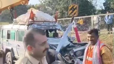 ಕೊಪ್ಪಳ: ತುಮಕೂರು ಬಳಿ ಶುಕ್ರವಾರ ಬೆಳಗಿನ ಜಾವ ಲಾರಿಗೆ ಕ್ರೂಸರ್ ವಾಹನ ಡಿಕ್ಕಿಯಾಗಿ ಕೊಪ್ಪಳ ಜಿಲ್ಲೆಯ ನಾಲ್ವರು ಸ್ಥಳ ಸಾವು