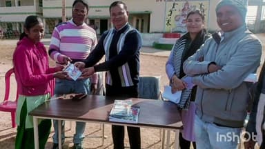 टुंडी: उच्च विद्यालय मैरानवाटांड़ के प्री-बोर्ड टॉपरों को अंचल अधिकारी ने किया सम्मानित