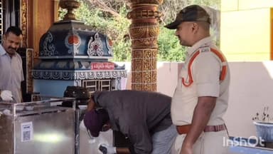 నెల్లిమర్ల: నెల్లిమర్ల వాసవి ఆలయంలో హుండీ చోరీ,సీసీ కెమెరాలు దొంగల దృశ్యాలు :దర్యాప్తు చేస్తున్న పోలీసులు
