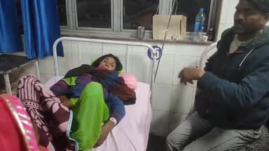 झालरापाटन: झालरापाटन ग्रोथ सेंटर में दो बाइकों की भिड़ंत, हादसे में बाइक पर पीछे बैठी महिला घायल, जिला अस्पताल में भर्ती