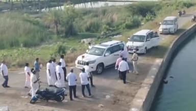 போச்சம்பள்ளி: பாரூர் பெரிய ஏரியில் இருந்து கிழக்கு மற்றும் மேற்கு பிரதான கால்வாய் மூலம் இரண்டாம் போக பாசனத்திற்காக நீர் திறப்பு மாவட்ட ஆட்சியர் எம்எல்ஏ பங்கேற்பு