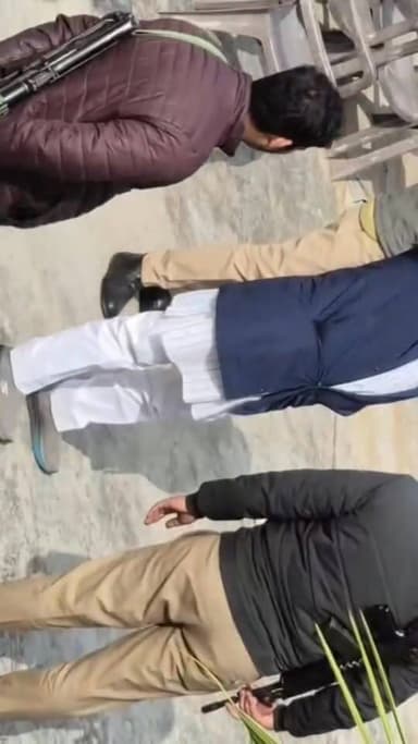 दीपनारायण से औरतों ने बिलख बिलखकर करी पुलिस की शिकायत