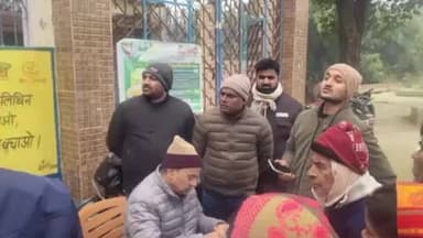 फुलवरिया: बैरागी टोला पंचायत में फार्मर रजिस्ट्री शिविर का डिप्टी डायरेक्टर ने किया निरीक्षण, CO भी मौजूद, किसानों से की बात