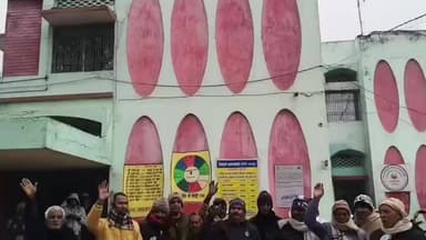 पीरपैंती: पीरपैंती रेफरल अस्पताल में वैक्सीन कूरियर कर्मियों की अनिश्चितकालीन हड़ताल जारी