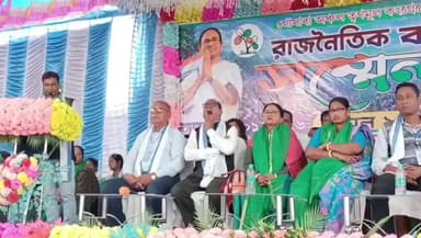 গোসাবা: গোসোবা অঞ্চল তৃনমূল কংগ্রেসের উদ্যোগে গোসাবা বাজারে রাজনৈতিক কর্মী সম্মেলনের আয়োজন করা হলো শুক্রবার দুপুরে
