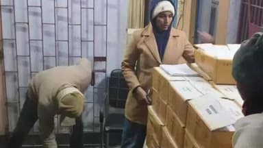 पातेपुर: तीसीऔता पुलिस ने डिलीवरी के दौरान 131 कार्टन विदेशी शराब जब्त की, धंधेबाज फरार