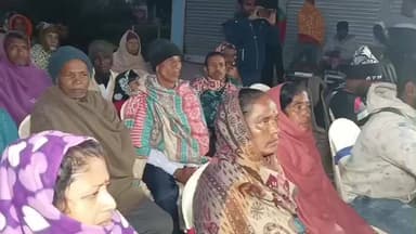 জয়নগর ২: দিল্লিতে তৃণমূল কংগ্রেসের সাংসদদের চ্যাংদোলা করে প্রিজম ভ্যানে তোলার প্রতিবাদে রাজ্য জুড়ে বিক্ষোভ