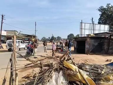 प्रेमनगर: प्रेमनगर में सड़क किनारे अतिक्रमण हटाकर यातायात व्यवस्था को सुचारू किया गया