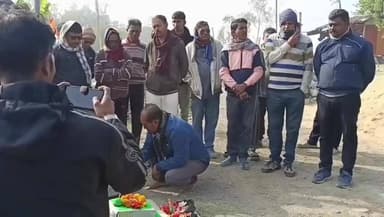 গোসাবা: কুমিরমারীর বদন পাড়ায় ৬৩০ফুট কংক্রিটের রাস্তার কাজের সূচনা করলেন গ্রাম পঞ্চায়েতের প্রধান শুক্রবার দুপুর ১২টায়