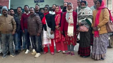 मांडर: मांडर में कंबल वितरण में अनियमितता का आरोप, जनप्रतिनिधियों में नाराज़गी